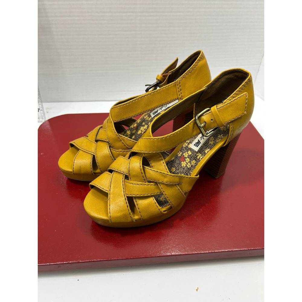 American Eagle Woven Strappy Sandals 6.5 Yellow Block Heel Boho Retro 70s Style